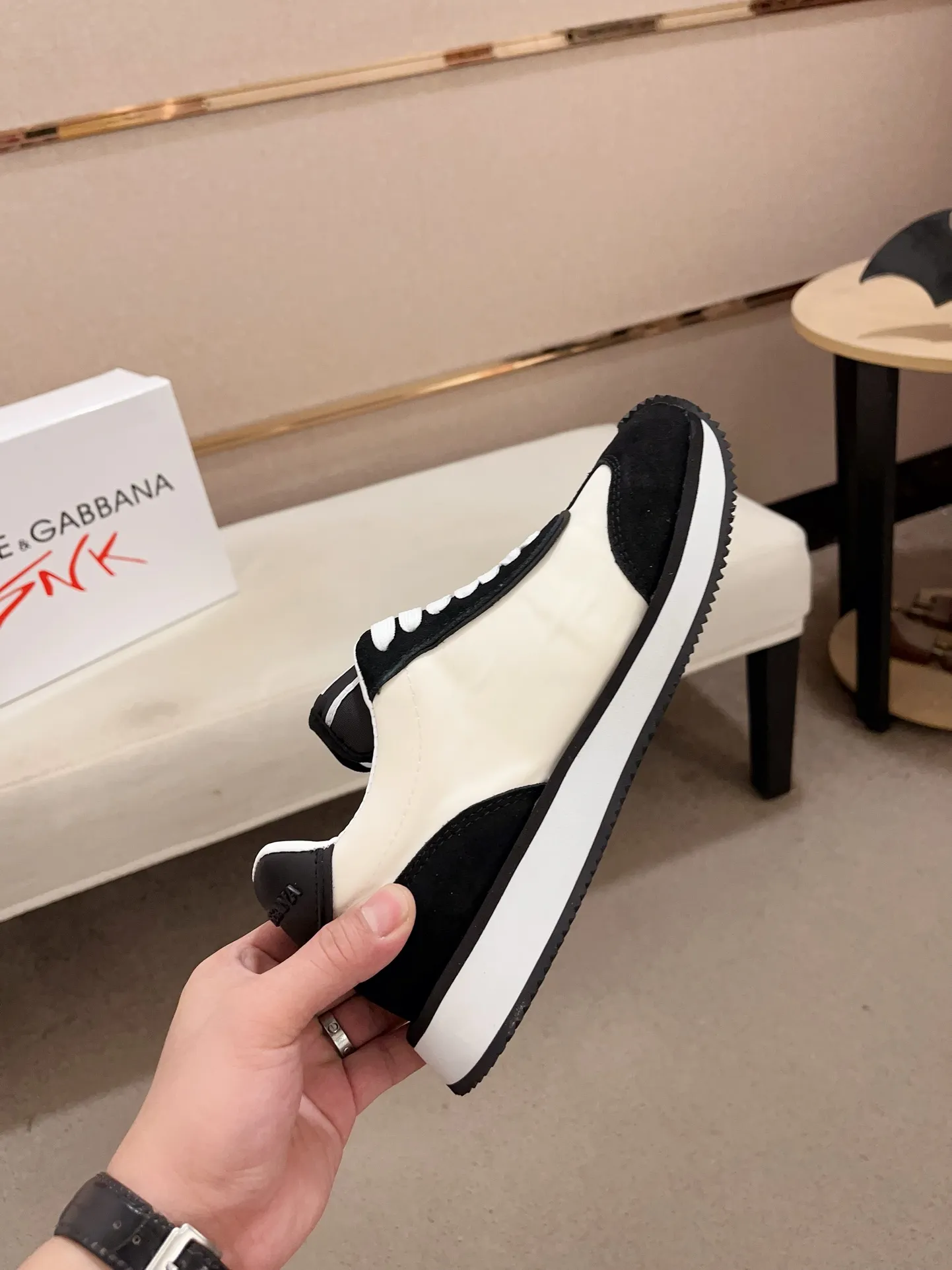Factory price: 420💰Counter quality, [Proud] DG's latest casual, original quality men's shoes🤠Imported top layer💕Soft sheepskin lining [Proud] In terms of materials and workmanship, it beats all versions on the market💕Highest quality shipments Real photos🎬😇❤Fabrics and imported rubber materials highlight the unique charm of the brand😘The shoelaces are also original custom-made👻Classic lace-up shoes are very comfortable on the feet , code number 38-44 (45.46 can be customized)